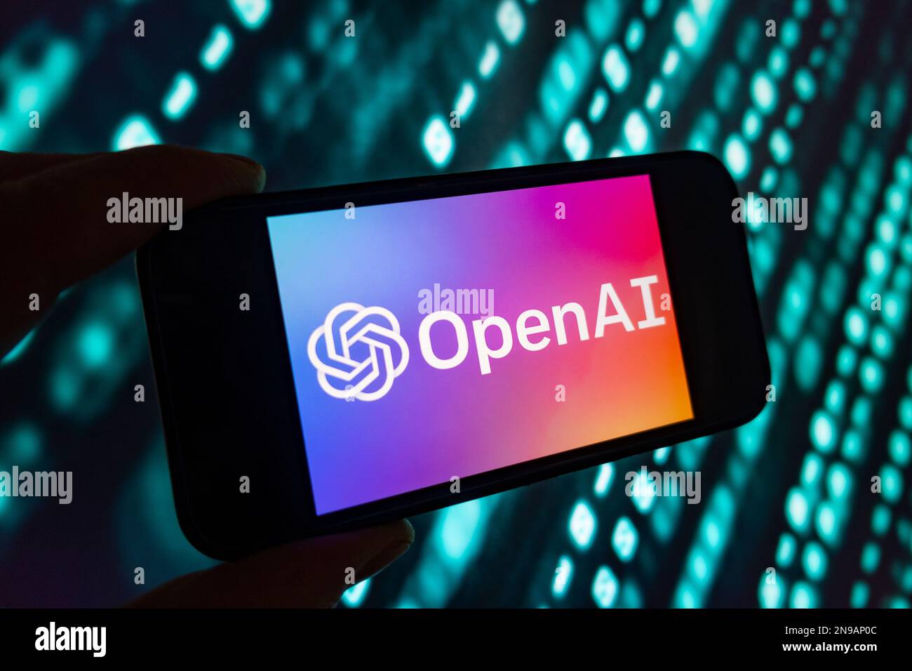 Composite numérique du logo Microsoft ChatGPT OpenAI chatbot sur l'écran du téléphone Banque D'Images