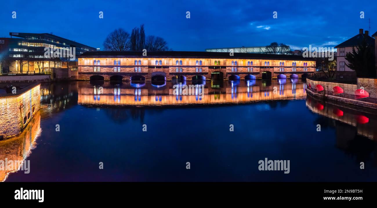 Barrage conçu par Vauban au crépuscule, Strasbourg, Alsace, département du Bas-Rhin, France Banque D'Images