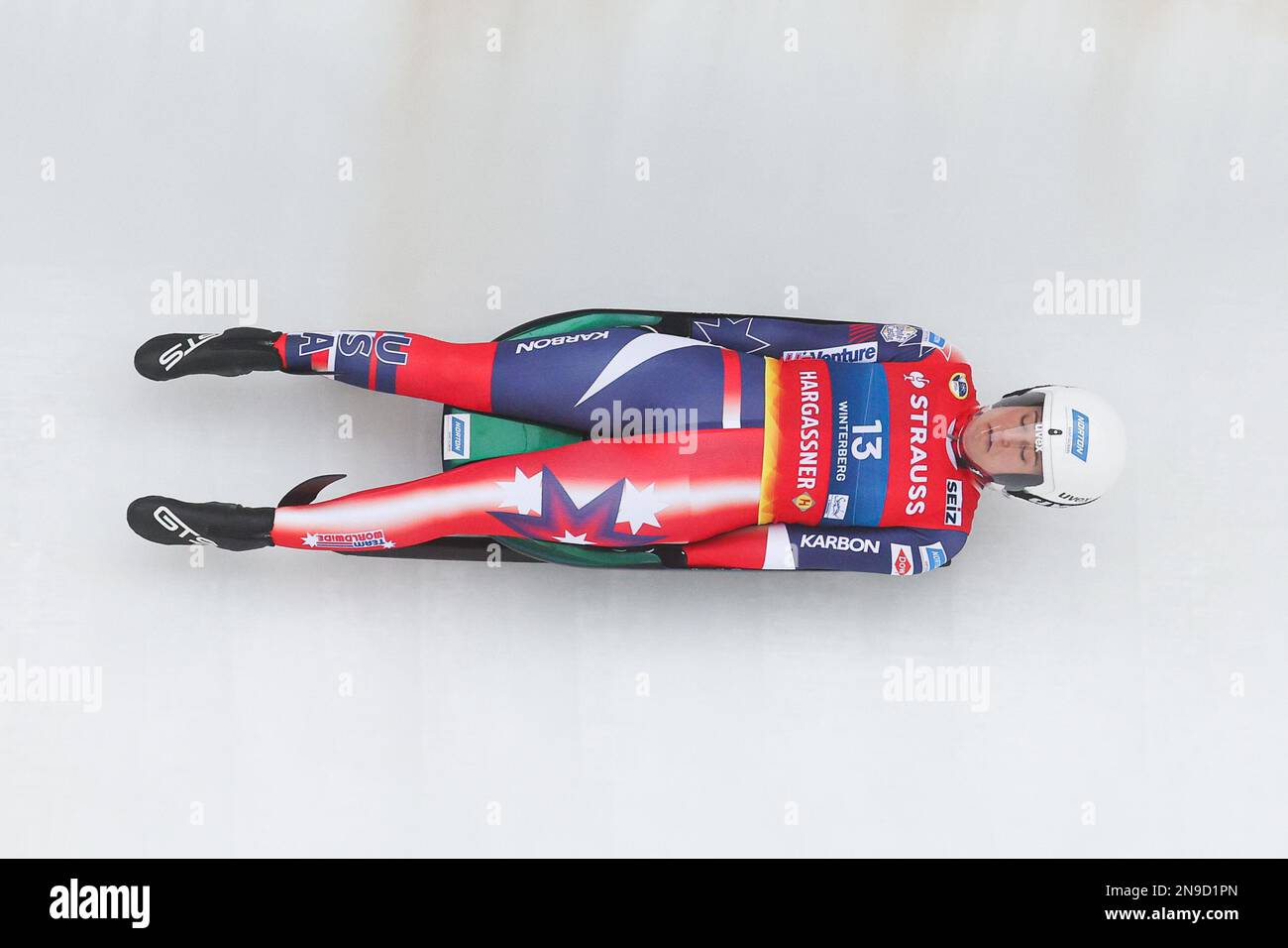 Luge de course noire avec volant et freins