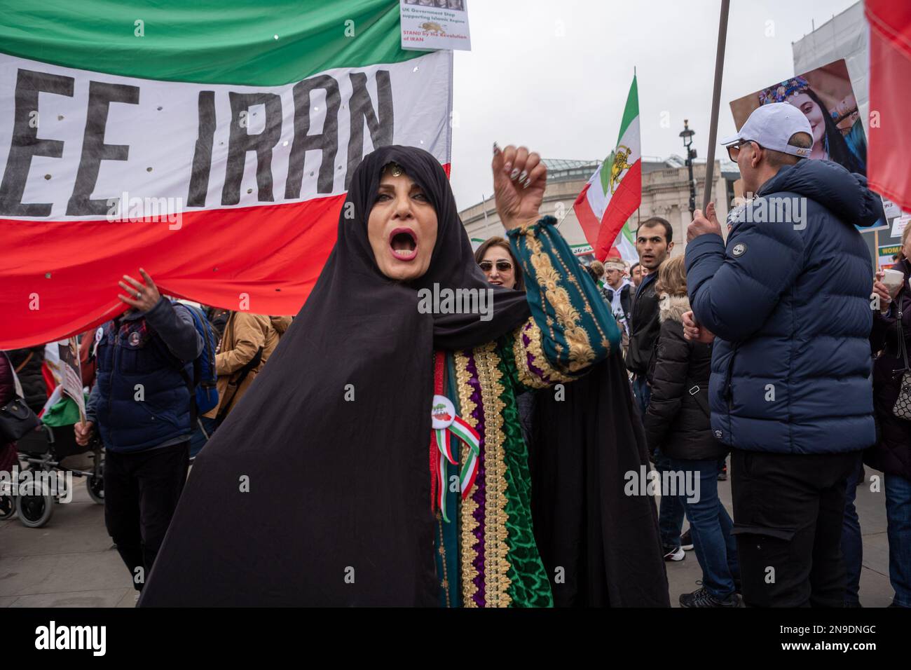 Des milliers de personnes se sont rassemblées sur Trafalgar Square pour montrer leur unité face à l'anniversaire de 44th du régime dictatorial en Iran. Londres/Royaume-Uni Banque D'Images