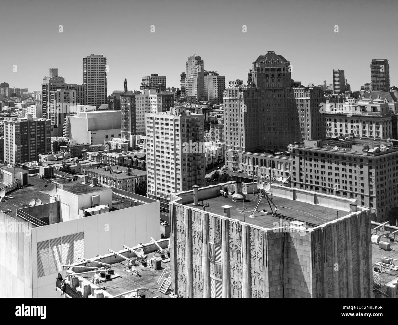 San Francisco, Etats-Unis - 24 juillet 2008 : vue depuis le toit jusqu'à la ville de San Francisco, Etats-Unis. La ville est le site de plus de 410 High-ri Banque D'Images