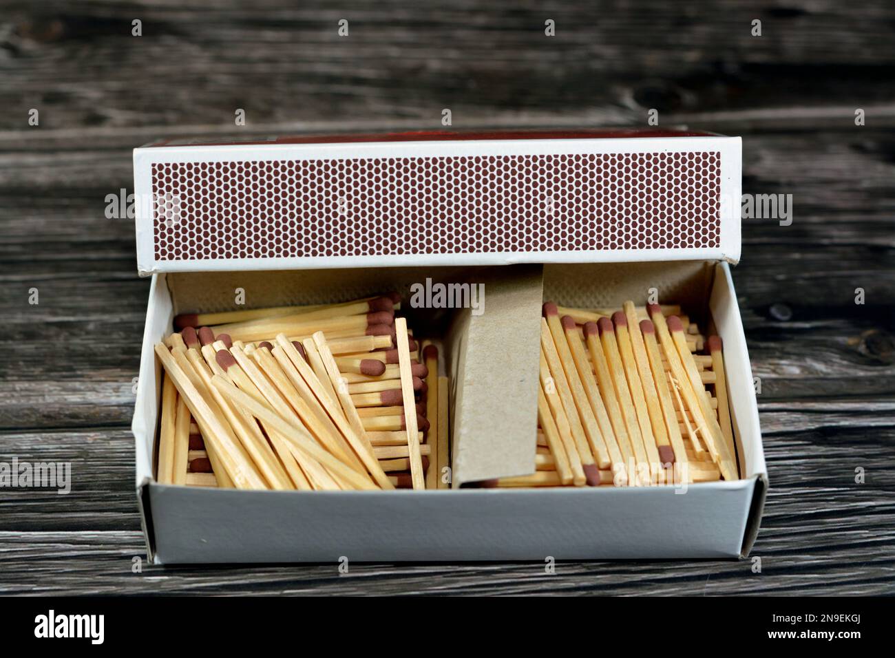 Matchstick, un match est un outil pour démarrer un feu, allumettes fait de petites bâtons de bois ou de papier rigide, une extrémité est revêtue d'un matériau enflammé par fr Banque D'Images