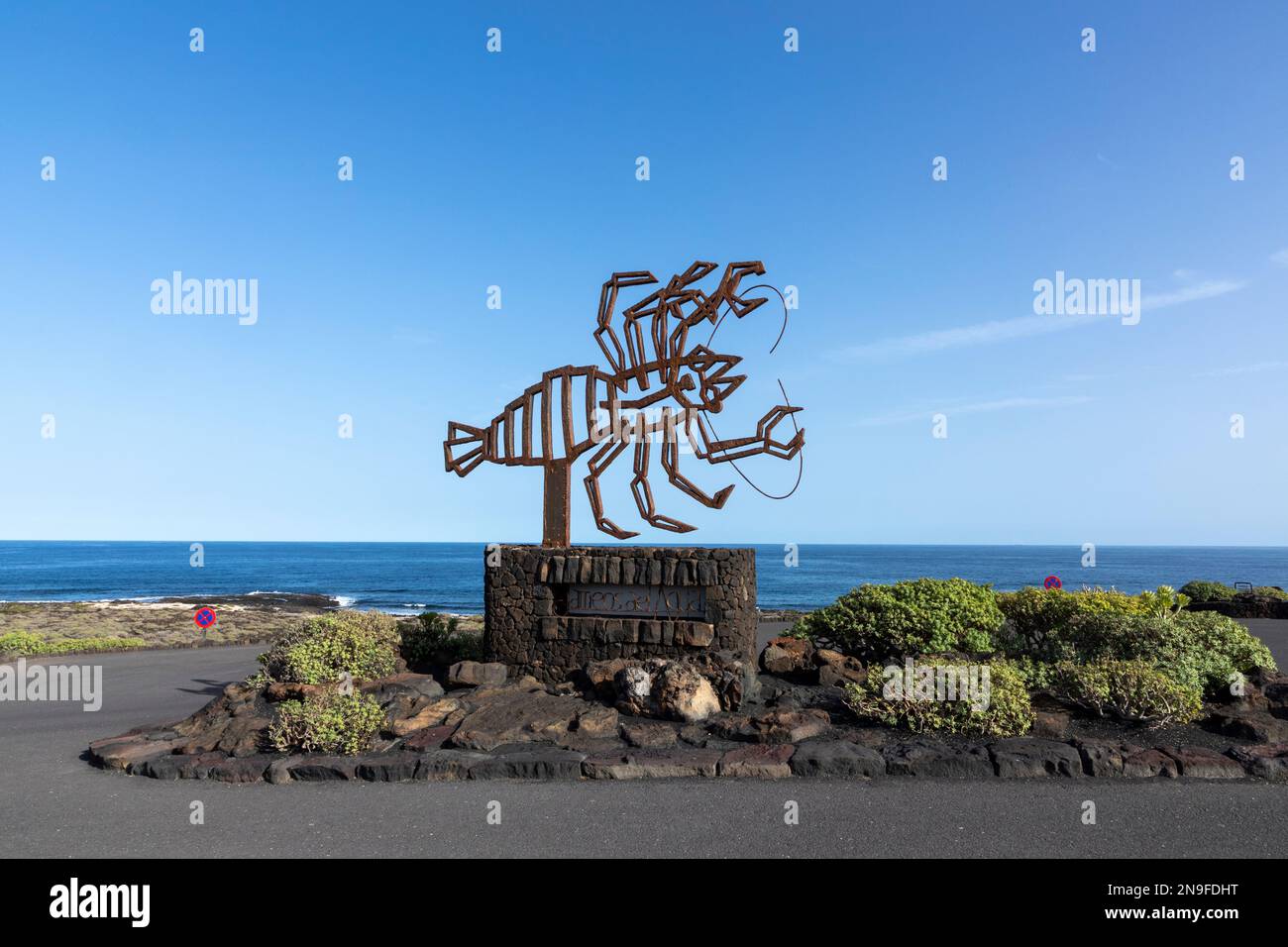 Punta Mujeres, Espagne - 3 février 2023: Entrée à Jameos del Agua - célèbre grotte conçue par C. Manrique, principale attraction touristique à Lanzarote, Cana Banque D'Images