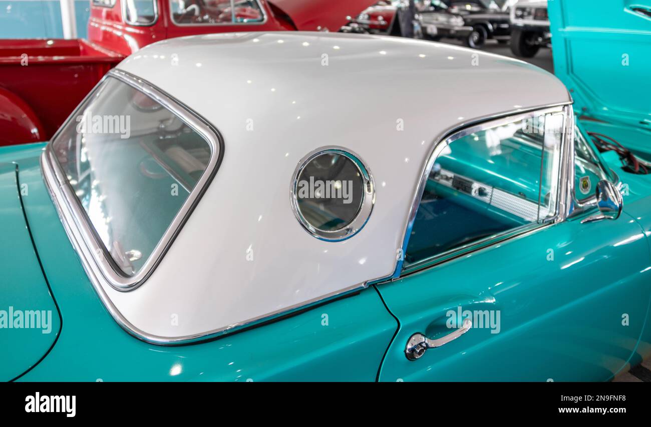Cabriolet Ford Thunderbird 1957 personnalisé Banque D'Images