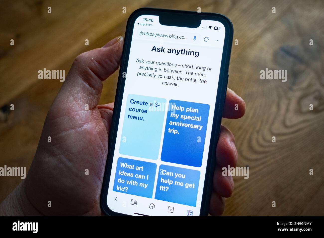 Nouveau moteur de recherche Microsoft Bing optimisé par ChatGPT par OpenAI sur un téléphone mobile. Banque D'Images