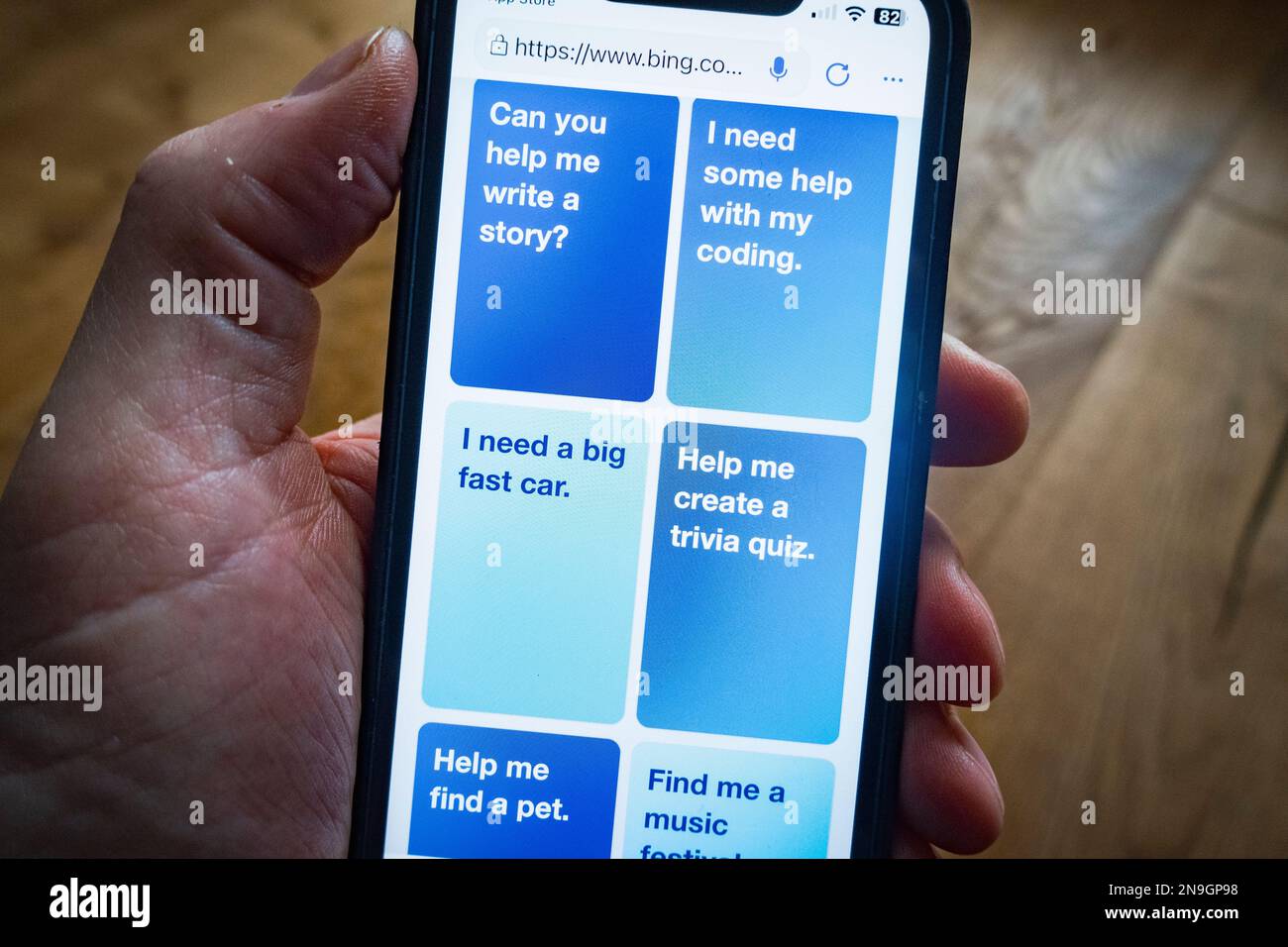 Nouveau moteur de recherche Microsoft Bing optimisé par ChatGPT par OpenAI sur un téléphone mobile. Banque D'Images