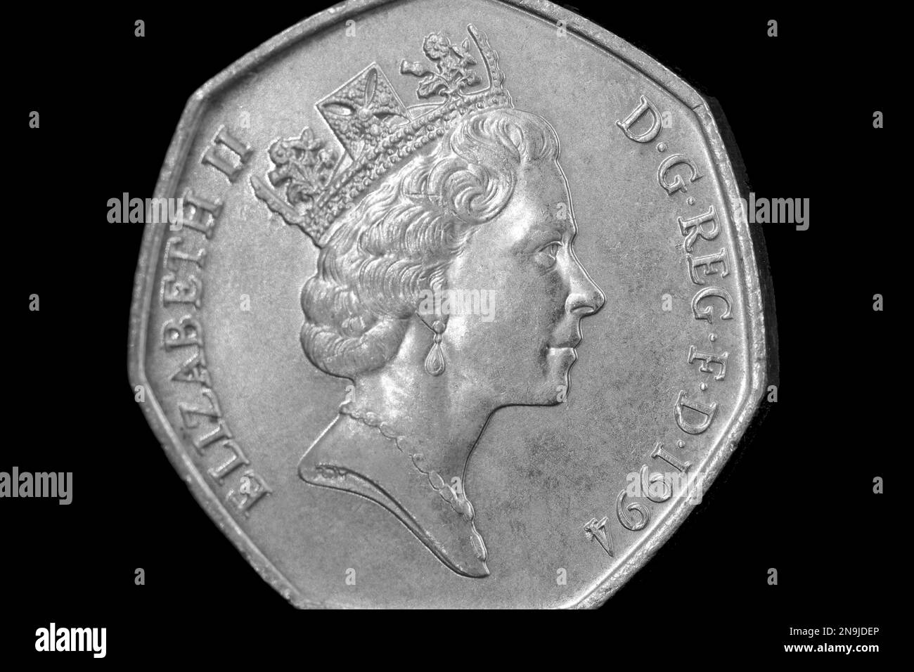 Côté opposé d'une pièce de 1994 50 pence avec le portrait de pièce de la reine Elizabeth II 3rd de Raphael Maklouf Banque D'Images
