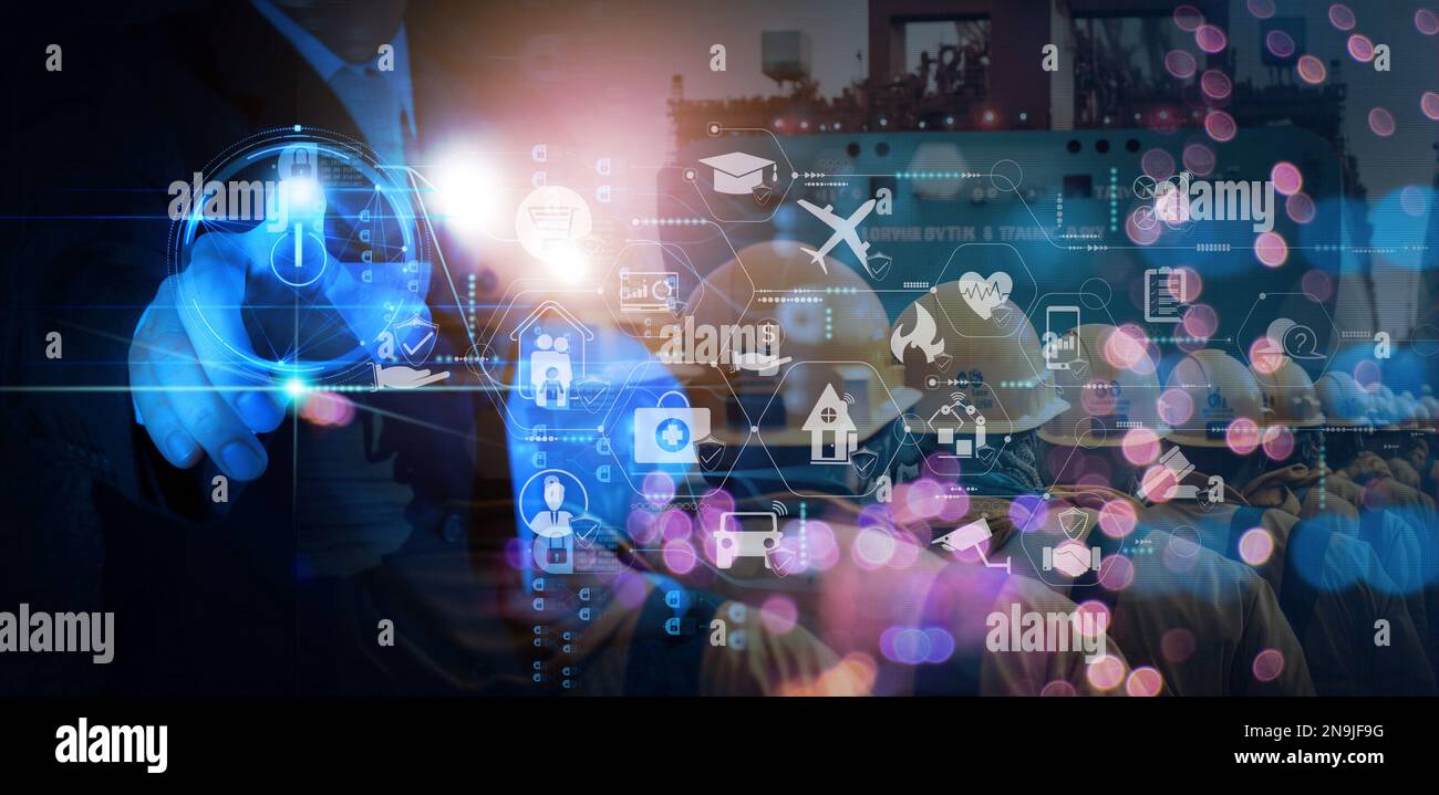 Les ingénieurs pointent vers le panneau d'interface virtuelle de la distribution et du transport du réseau logistique mondial, de la logistique intelligente, de l'exportation d'importation et de l'industrie. Banque D'Images