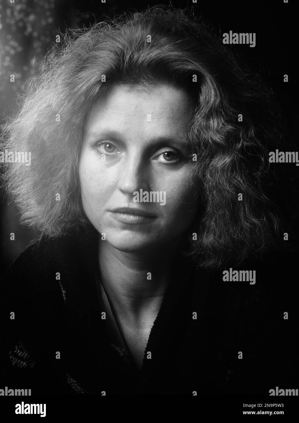 Un portrait de l'actrice et chanteuse allemande Hanna Schygulla à Munich, Allemagne, 1977. (Photo de Gijsbert Hanekroot) Banque D'Images