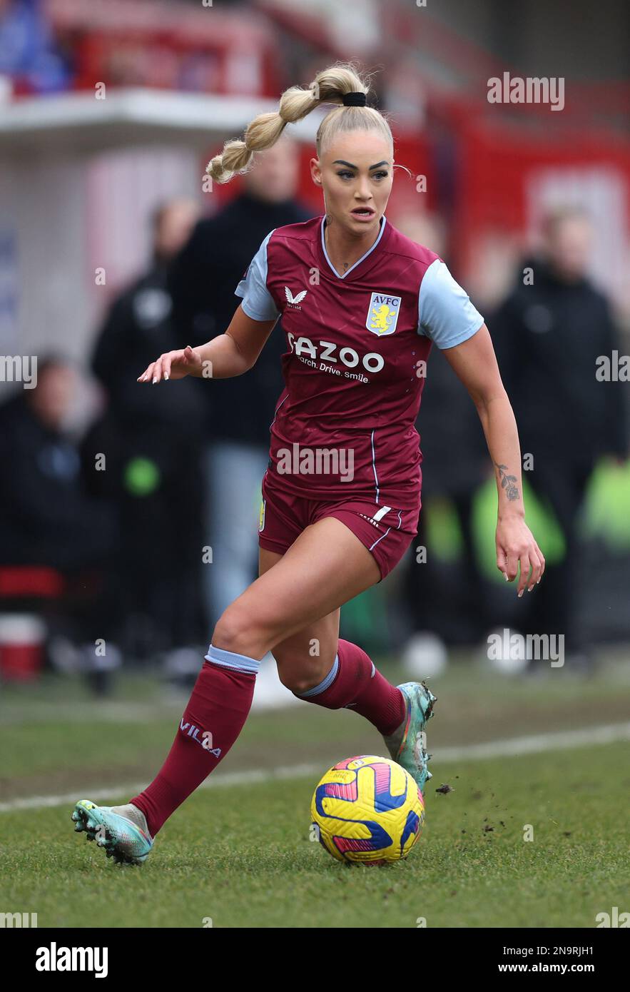 Crawley, Royaume-Uni. 12th févr. 2023. Aston Villa's Alisha Lehmann pendant le match Barclays Women's Super League entre Brighton & Hove Albion et Aston Villa au Broadfield Stadium de Crawley. Credit: James Boardman / Alamy Live News Banque D'Images