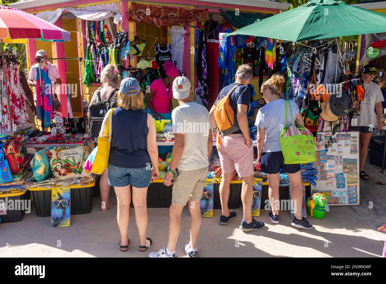 Exposition de boutiques sur la plage à Cane Garden Bay, Tortola, les îles Vierges britanniques (BVI), les Petites Antilles, les Caraïbes Banque D'Images