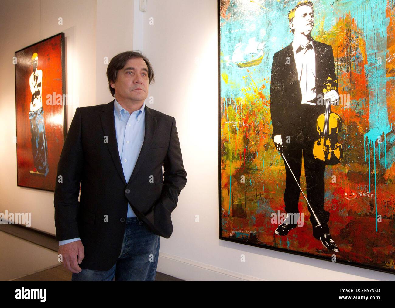 French street graffiti artist Xavier Prou, otherwise known as 'Blek le Rat', is photographed for portraits as he returns to London to showcase previously unseen works, at the Opera Gallery in central London, Wednesday, April 25, 2012. (AP Photo/Joel Ryan) Banque D'Images