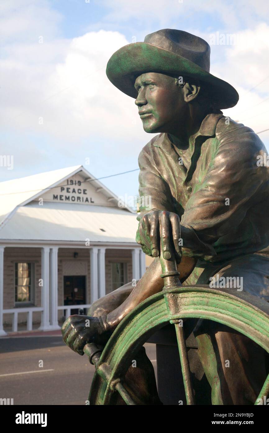 Statue et mémorial historique de la paix dans le centre-ville plaza de George Town, Grand Cayman ; George Town, Grand Cayman, Îles Caïmans Banque D'Images