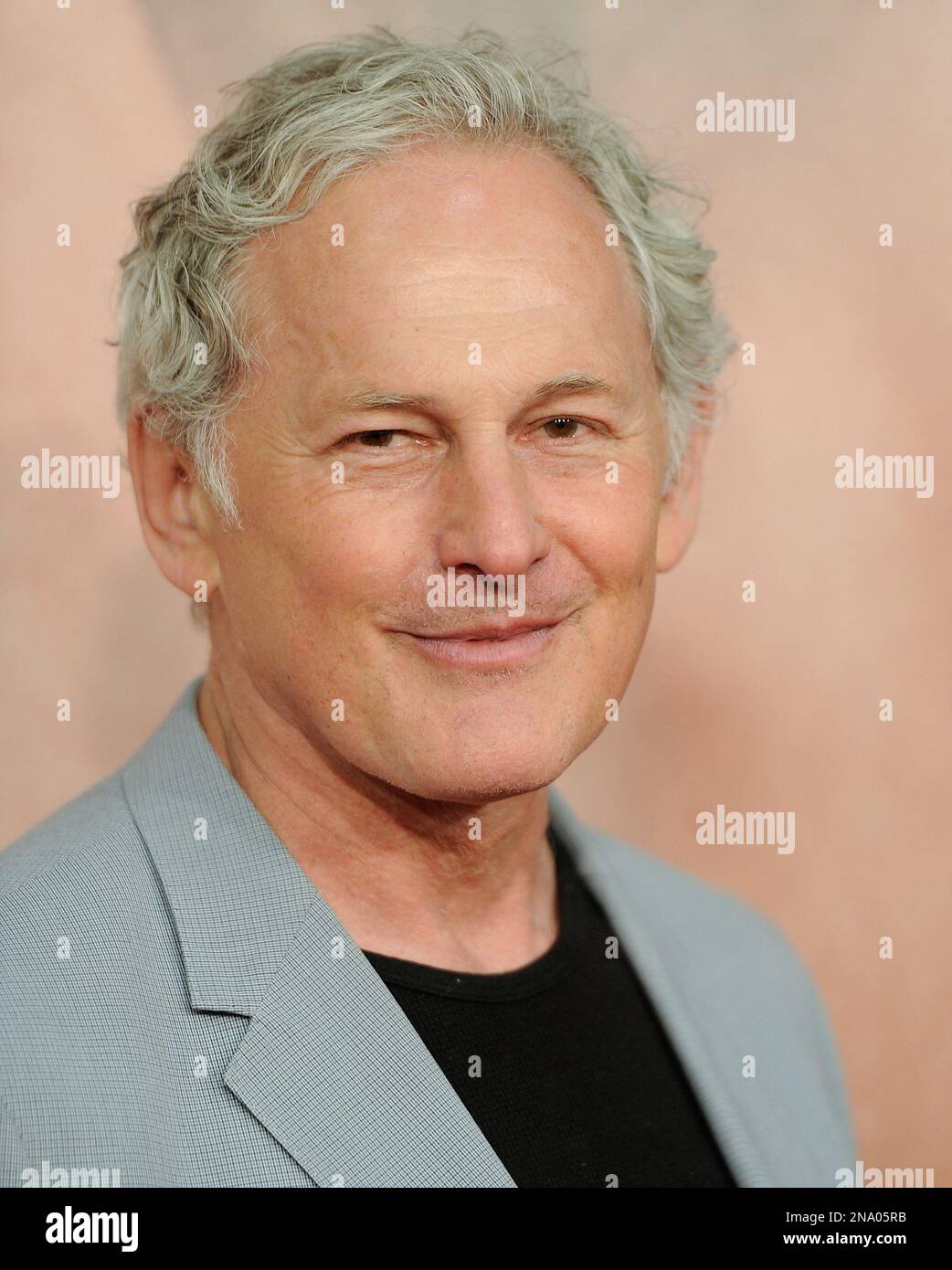 Victor Garber attends the Tribeca Film Festival opening night premiere of "The Five-Year Engagement" at the Ziegfeld Theatre on Wednesday, April 18, 2012 in New York. (AP Photo/Evan Agostini) Banque D'Images