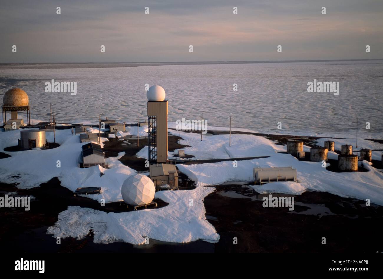 Site abandonné de détection de missiles d'alerte rapide dans le nord de l'Alaska (États-Unis) ; North Slope (Alaska) (États-Unis d'Amérique) Banque D'Images