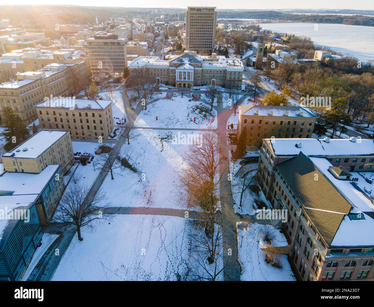 Photographie aérienne du Carnaval d'hiver de l'Université du Wisconsin-Madison sur le lac Mendota; Madison, Wisconsin, États-Unis. Banque D'Images