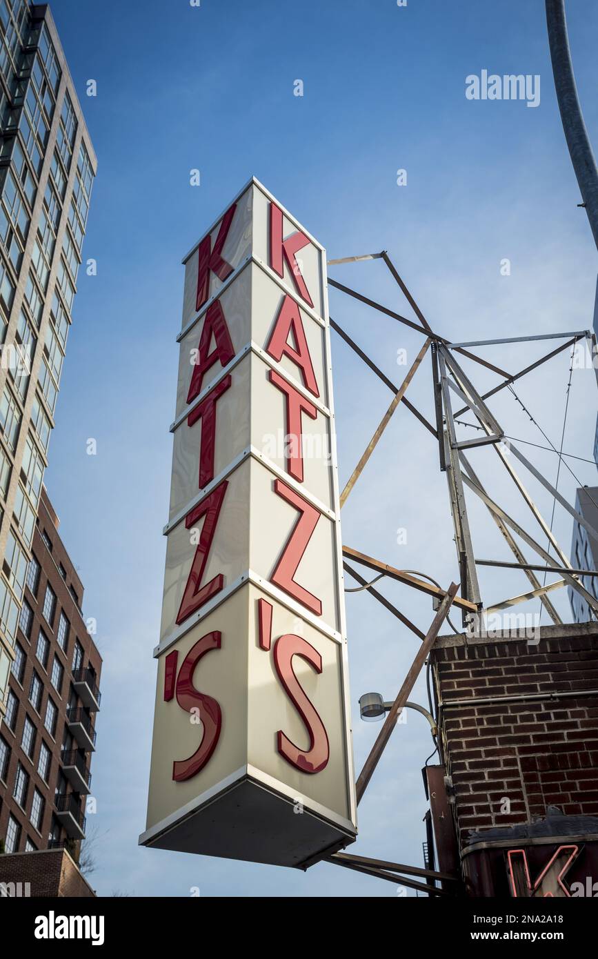 Katz's Delicatessen, East Village, Manhattan, New York, Etats-Unis © Dosfotos/Axiom Banque D'Images