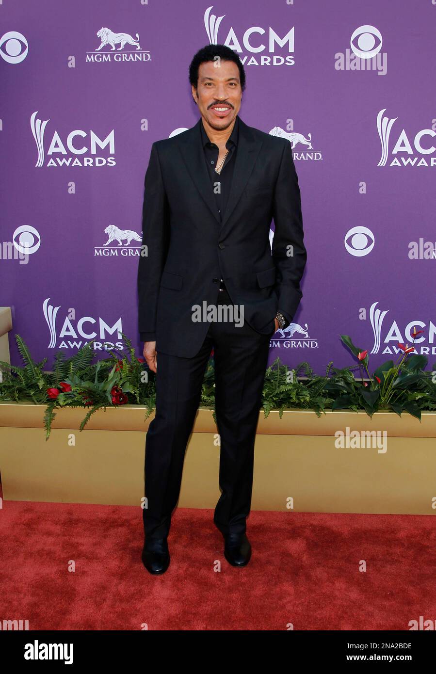 Lionel Richie arrives at the 47th Annual Academy of Country Music Awards on Sunday, April 1, 2012 in Las Vegas. (AP Photo/Isaac Brekken) Banque D'Images