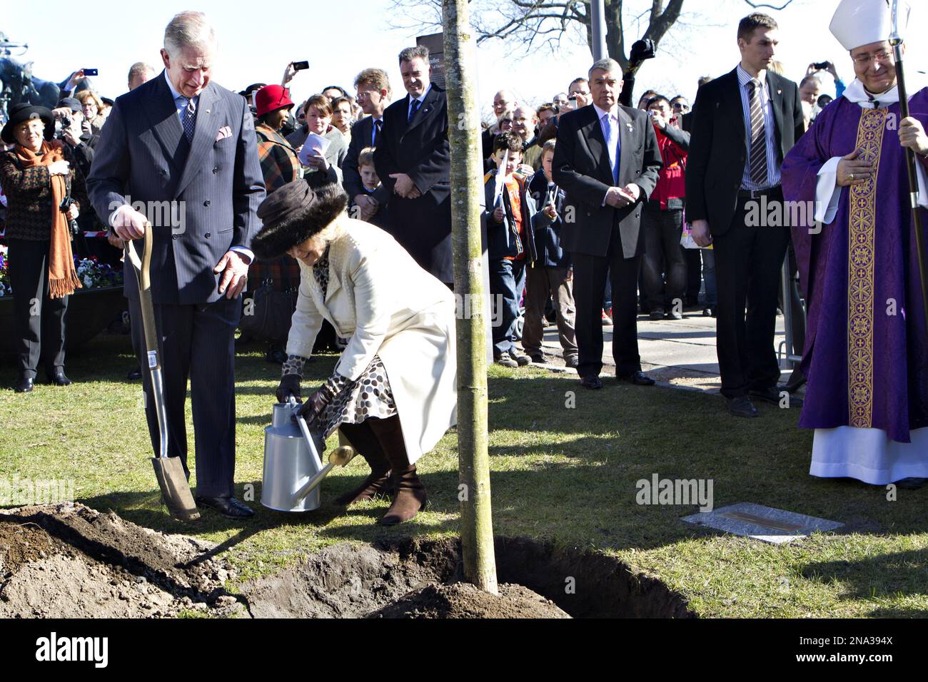 Britain's Prince Charles and Camilla Duchess of Cornwall visited the Churchill Park in Copenhagen on Sunday, March 25, 2012. Prince Charles and Camilla attended a service at the St Alban's Anglican Church, planted a tree and met Danish members of the WWII resistance movement. The official visit to Denmark is a part of the Queen's Diamond Jubilee celebrations. (AP Photo/POLFOTO, Stine Bidstrup) DENMARK OUT Banque D'Images