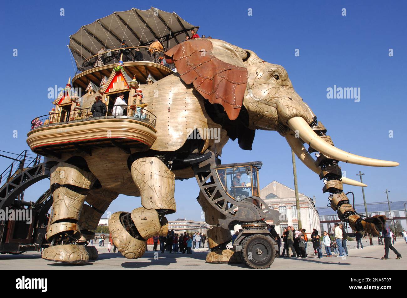 France. Pays de la Loire. Loire-Atlantique (44) Nantes. L'éléphant des machines de l'île. Créé par François Delaroziere, dans le Parc des C Banque D'Images