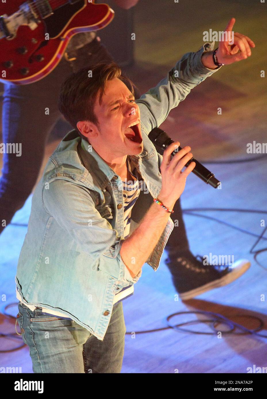 In this March 1, 2012 photo, fun. lead singer Nate Ruess performs at Lupo's Heartbreak Hotel in Providence, R.I. Fun., is now on a North American tour that wraps up June 16 in New York City. (AP Photo/Stew Milne) Banque D'Images