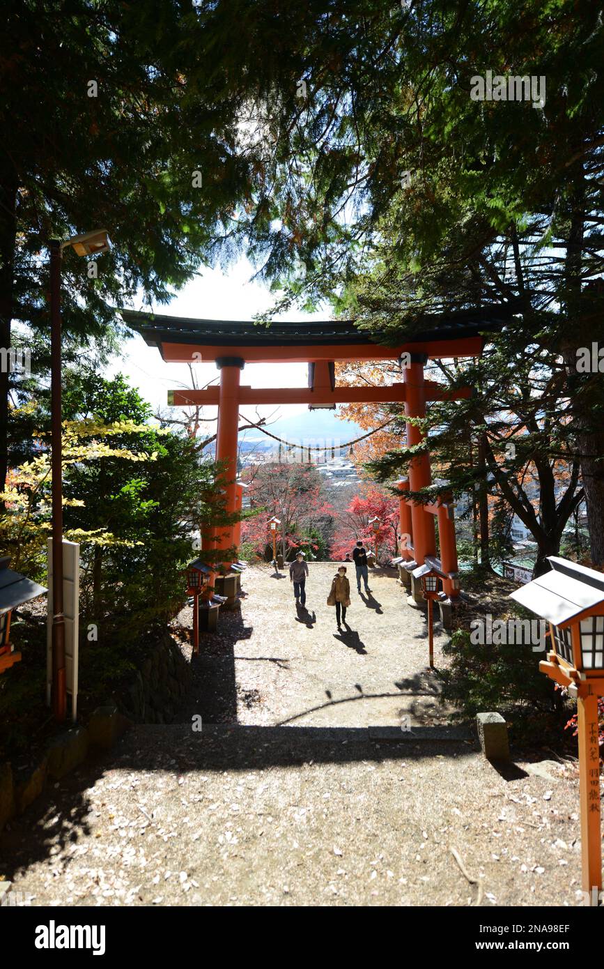 Sanctuaire Shiogama au parc Arakurayama Sengen dans la préfecture de Yamanashi, au Japon. Banque D'Images