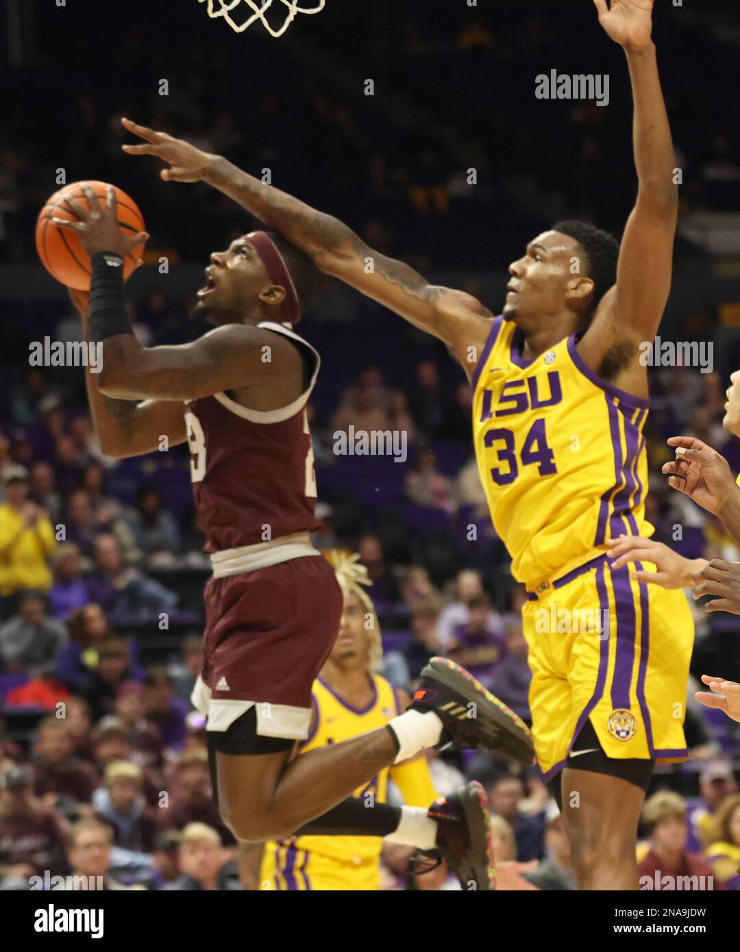 Shawn Phillips Jr. (34) tente de bloquer le tir du gardien de Texas A&M