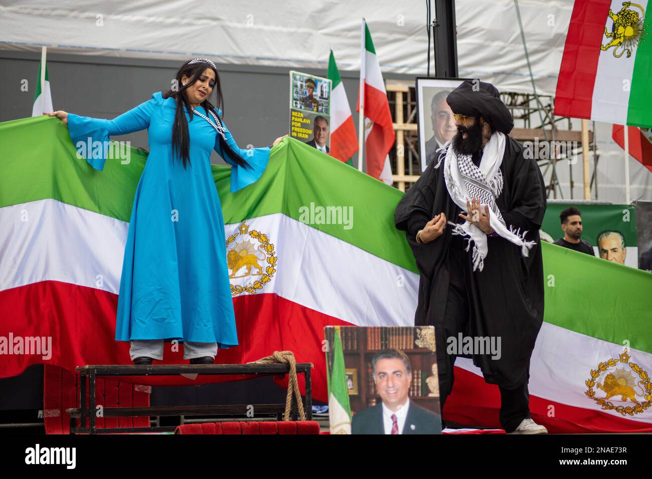Les manifestants iraniens ont célébré l'anniversaire de la Révolution islamique de 44th, en revendiquant la liberté prise par l'ayatollah d'une jeune fille iranienne. Crédit: Sinai Noor/Alamy Banque D'Images