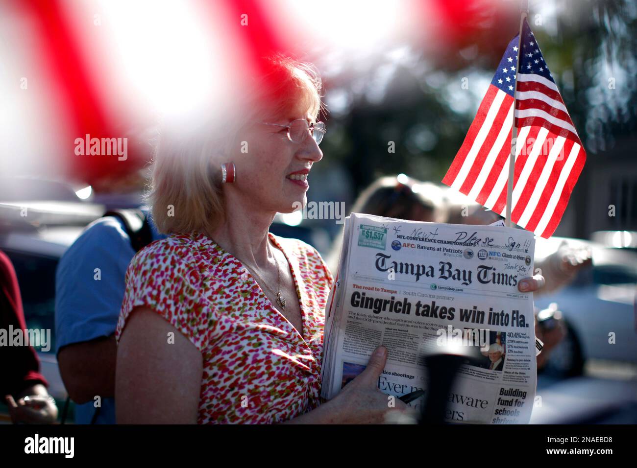 A supporter of Republican presidential candidate, former House Speaker Newt Gingrich waits to get an autograph before an event at the Tick Tock Restaurant, Tuesday, Jan. 24, 2012, in St. Petersburg, Fla. (AP Photo/Matt Rourke) Banque D'Images