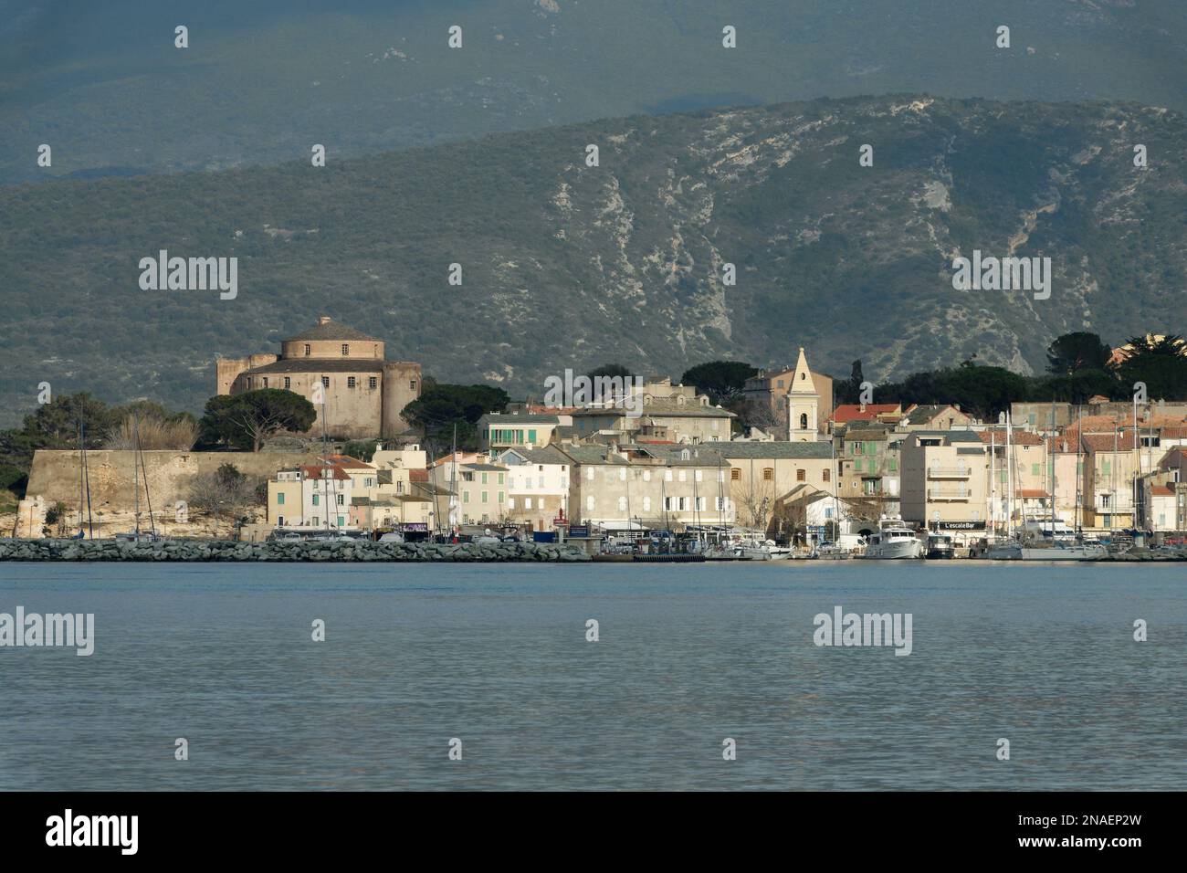 Port de Saint Florent, vue de la mer, Corse Banque D'Images