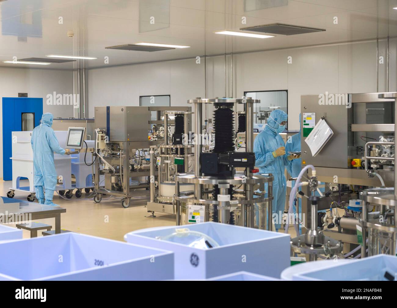 TAIZHOU, CHINE - 23 DÉCEMBRE 2021 - (FILE) Un technicien effectue la purification des protéines du nouveau vaccin contre le coronavirus Reco Biological w Banque D'Images