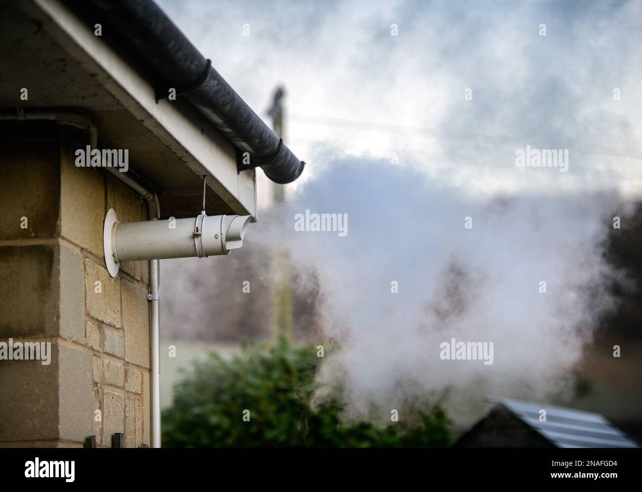 Un évent de fumée de chaudière à gaz. Banque D'Images