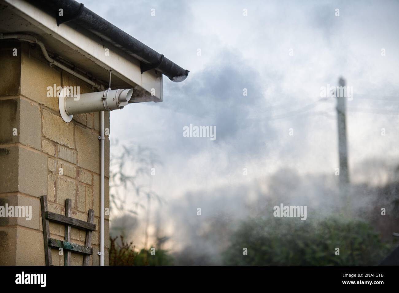 Un évent de fumée de chaudière à gaz. Banque D'Images