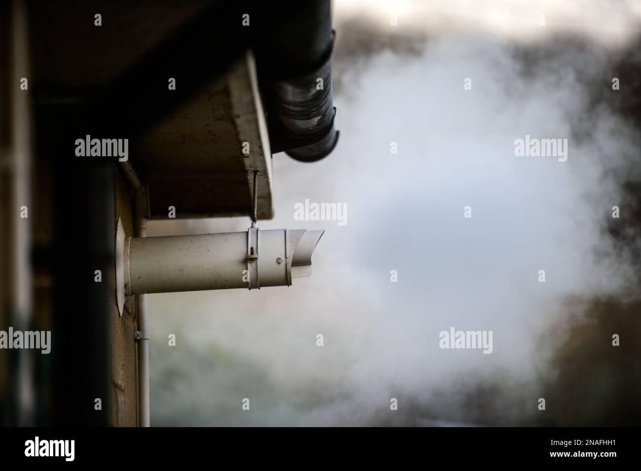 Un évent de fumée de chaudière à gaz. Banque D'Images