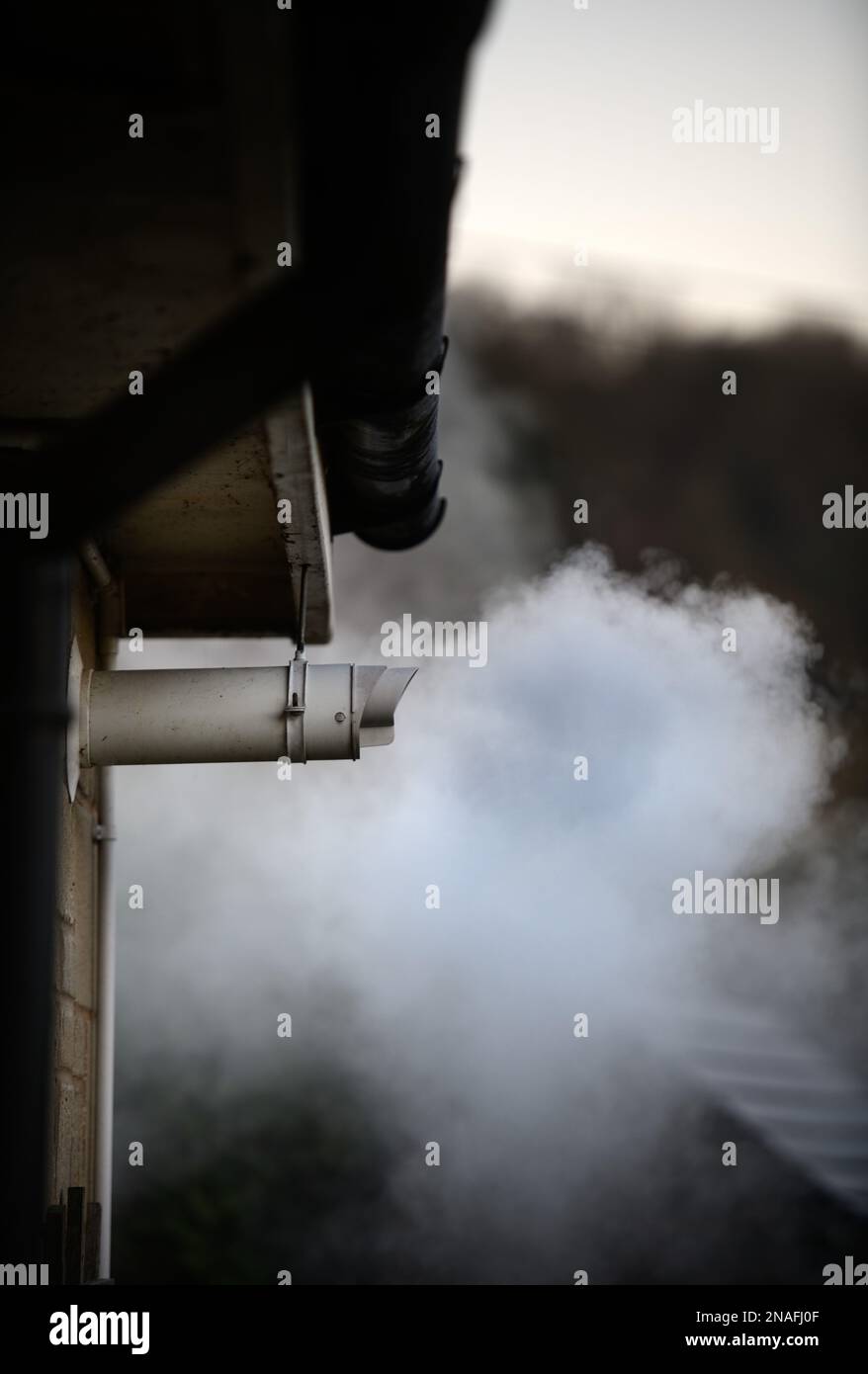 Un évent de fumée de chaudière à gaz. Banque D'Images