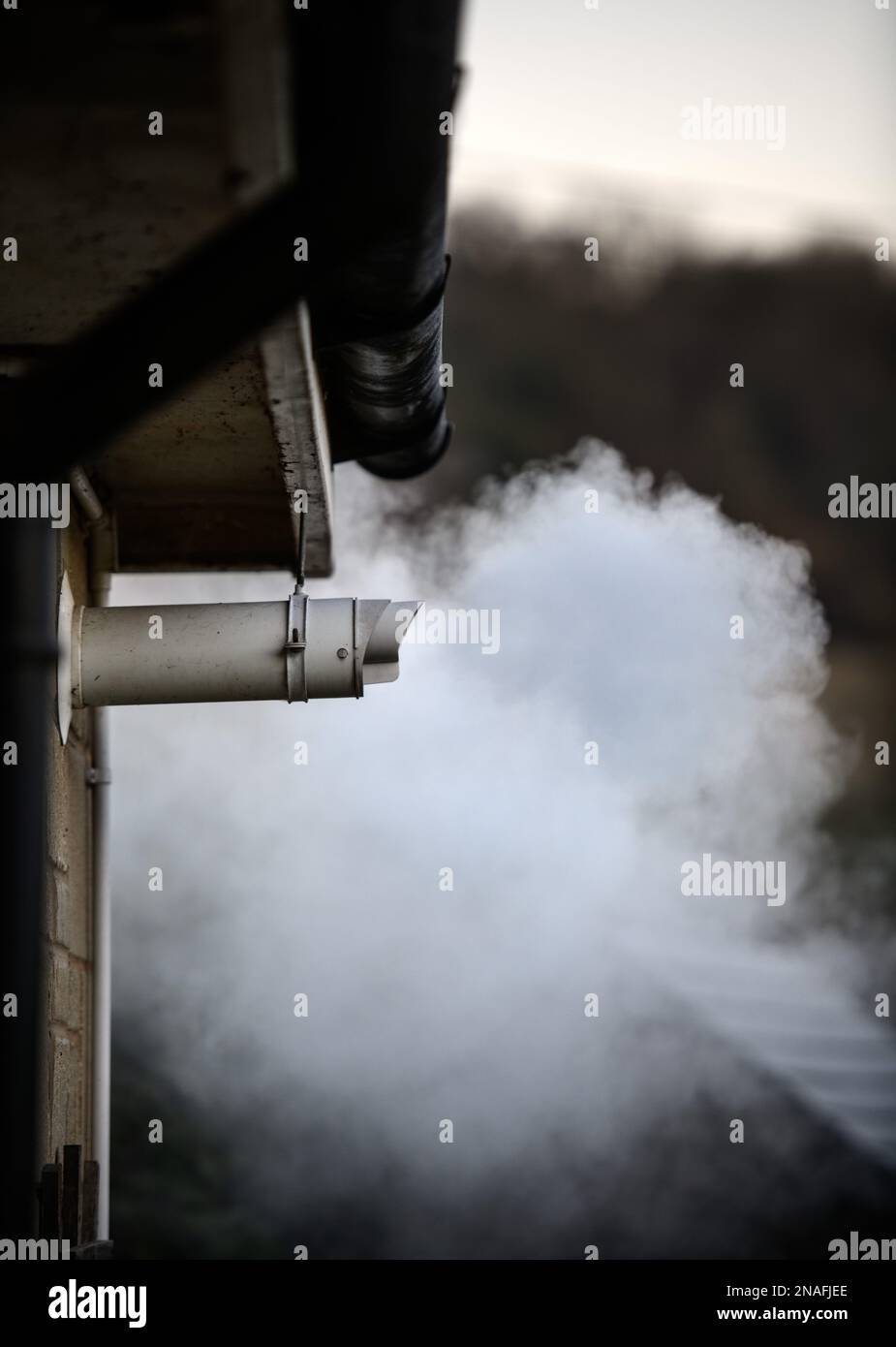 Un évent de fumée de chaudière à gaz. Banque D'Images