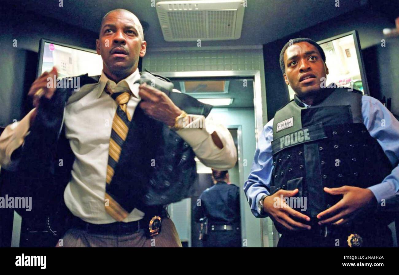 INSIDE MAN 2006 Universal Pictures film avec Denzel Washington à gauche et Chiwetel Ejiofor Banque D'Images