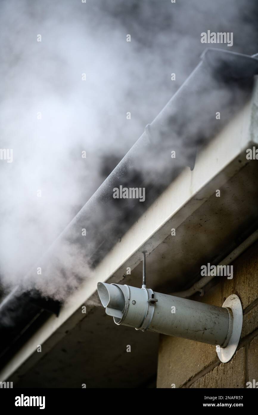 Un évent de fumée de chaudière à gaz. Banque D'Images