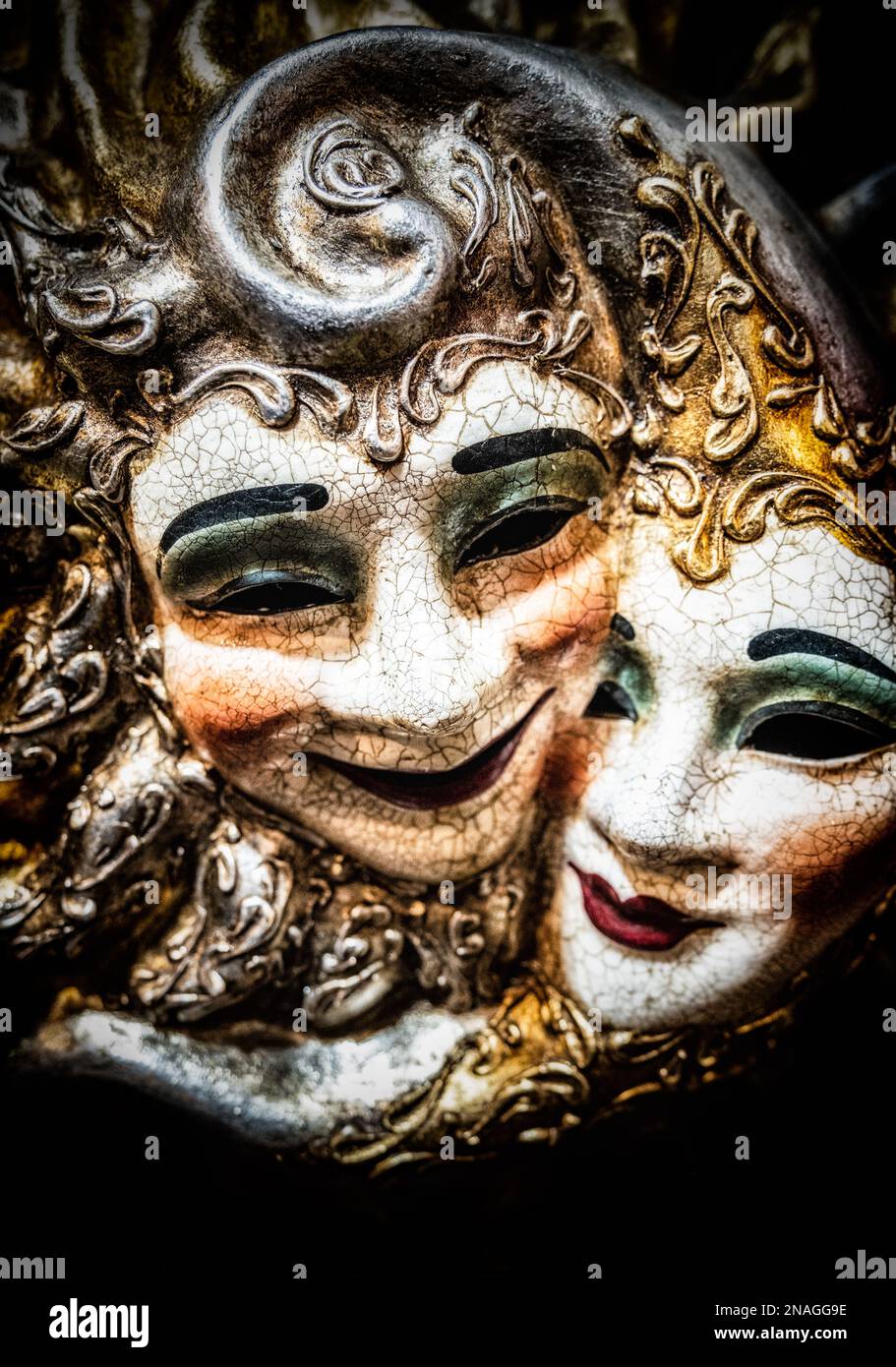Soleil coloré homme et femme masque vénitien. Banque D'Images