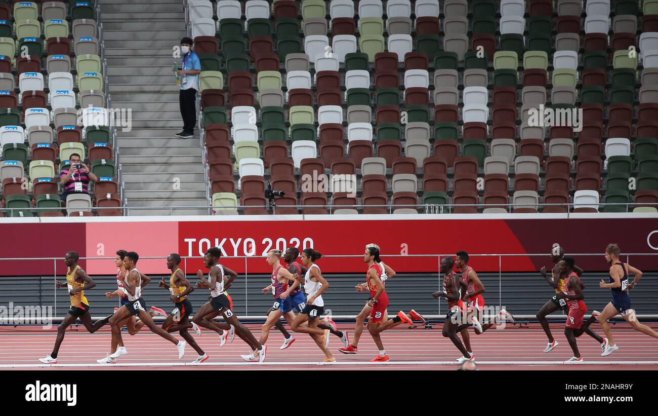 06 AOÛT 2021 - Tokyo, Japon : Joshua Cheptegei, de l'Ouganda, est à la tête de la finale Athletics Men 5 000m aux Jeux Olympiques de Tokyo en 2020 (photo : Mickael Chov Banque D'Images