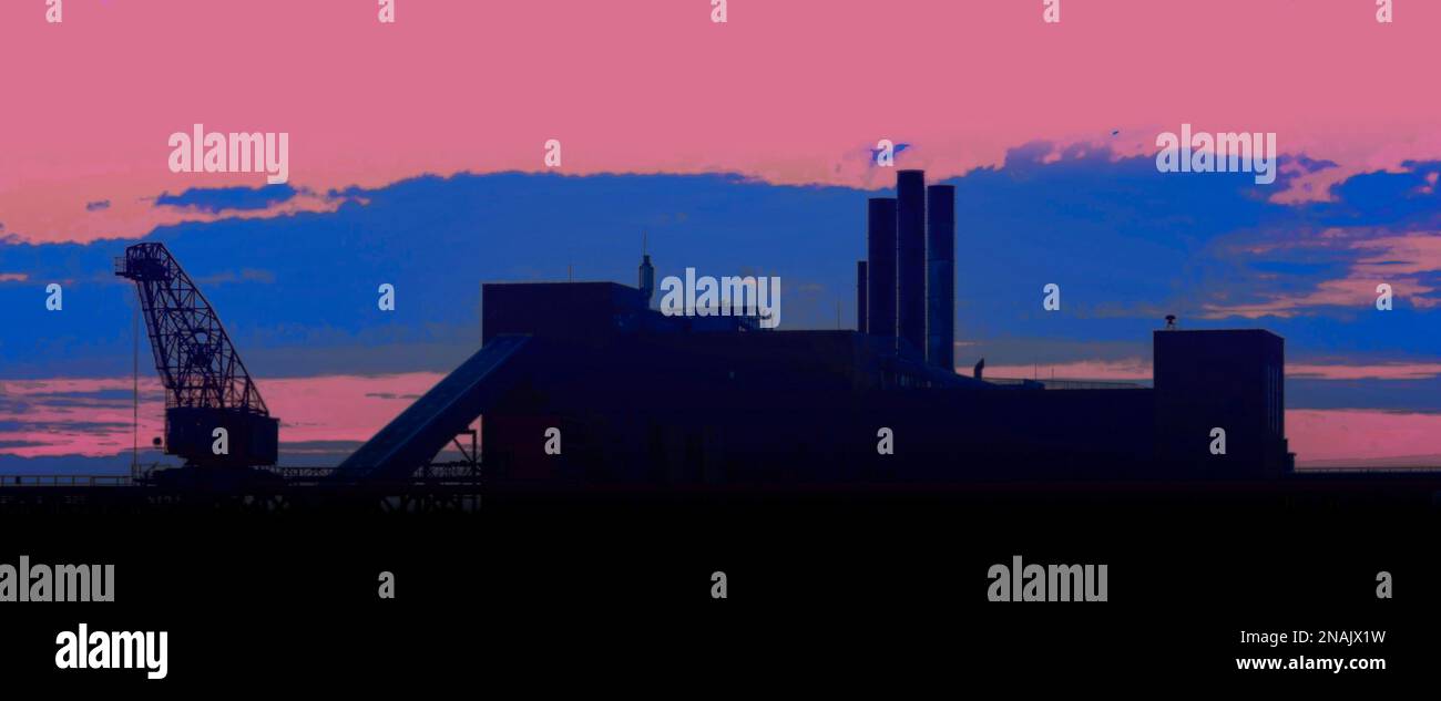 Ancienne usine industrielle avec ciel du soir Heeresversuchsanstalt Peenemuende Allemagne, V1, V2 Banque D'Images