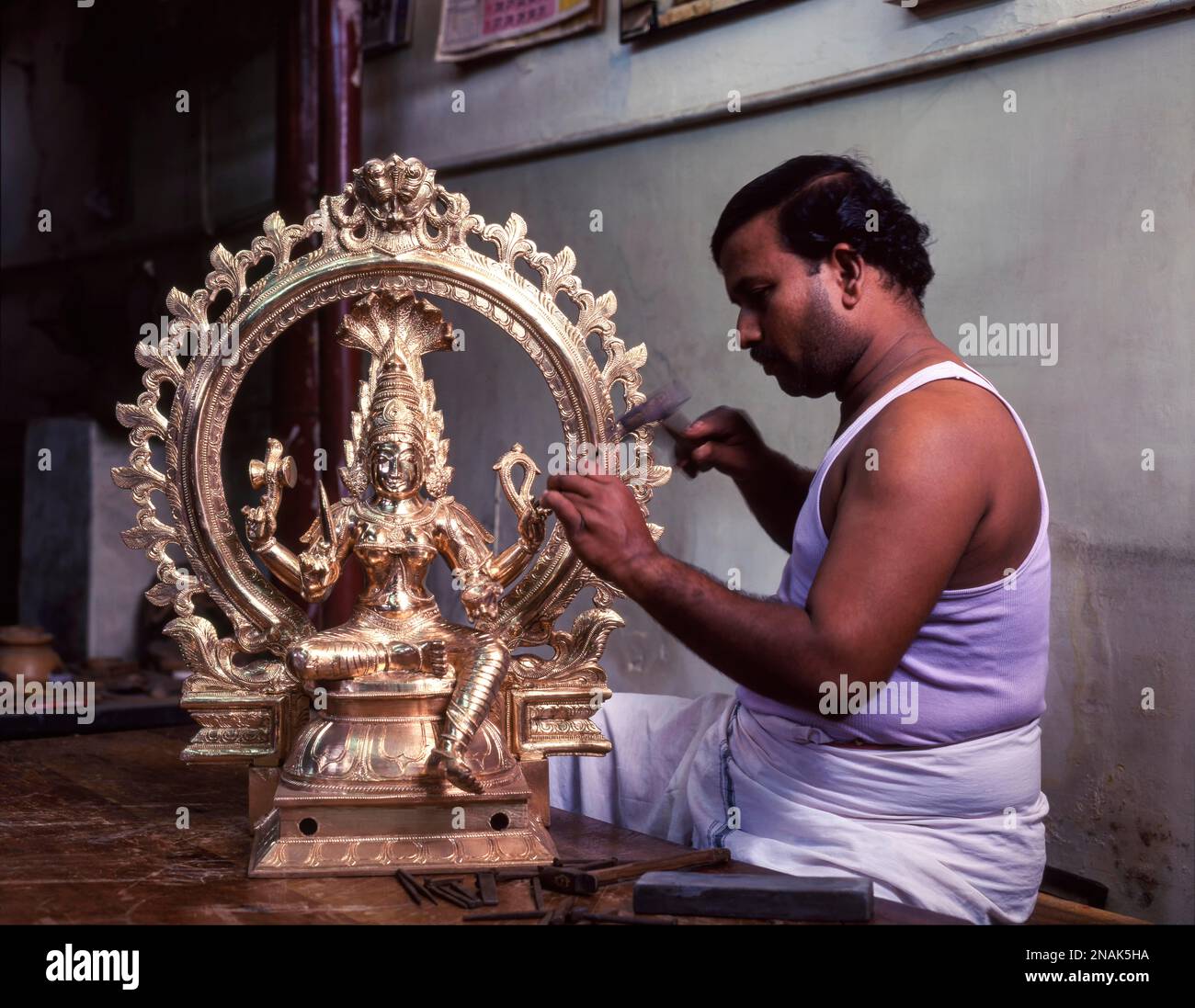 Artisanat, travail de bronze à Swamimalai près de Kumbakonam, Tamil Nadu, Inde Banque D'Images