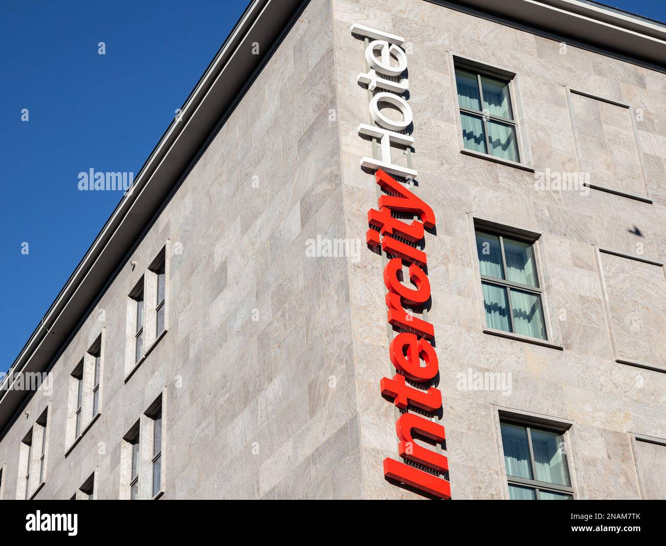 Photo d'un panneau avec le logo de l'hôtel Intercity sur leur hôtel principal pour Dortmund, Allemagne. Fait partie de deutsche Hospitality, InterCityHotel GmbH est un Banque D'Images