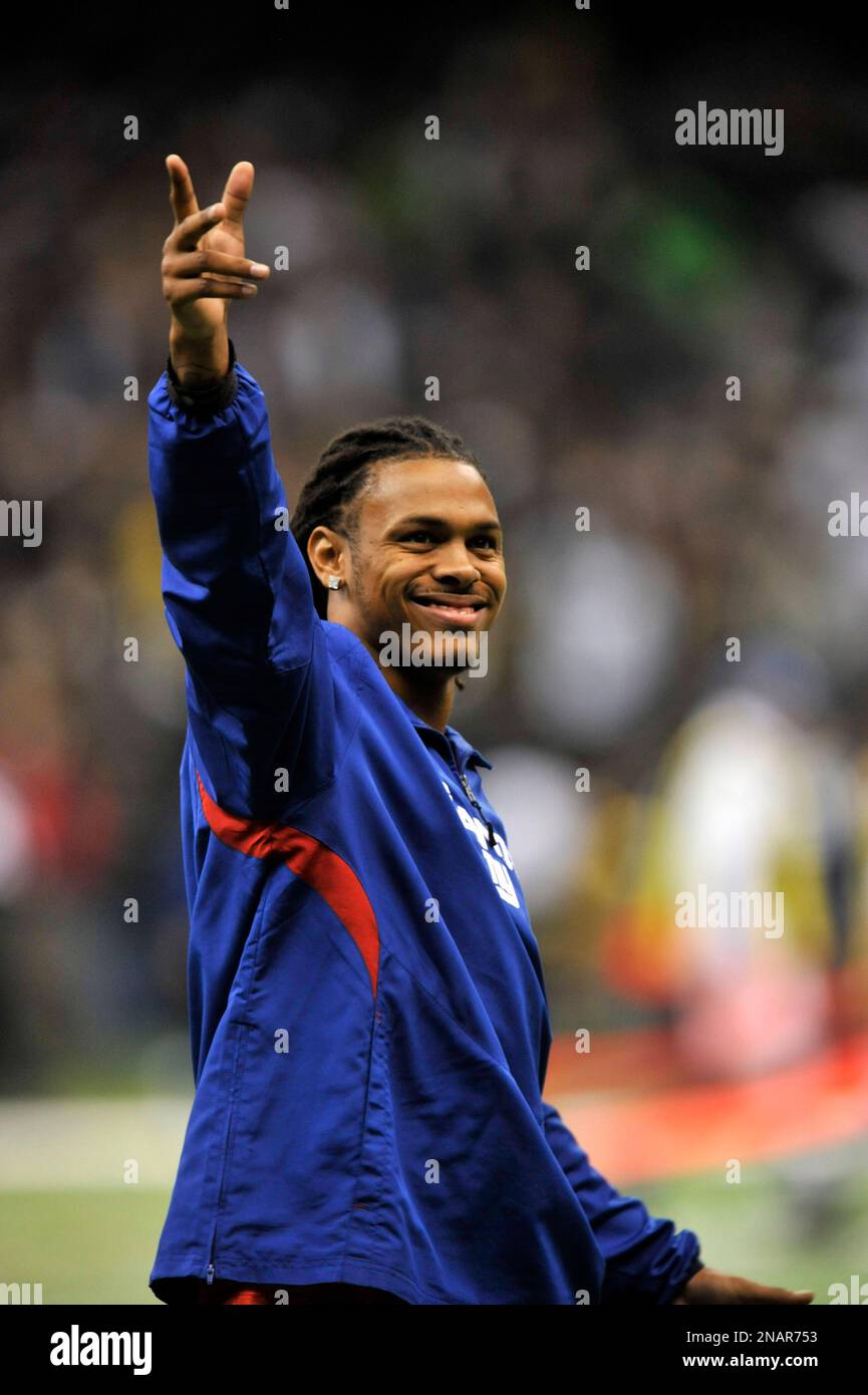 Former LSU star and New York Giants draft pick Chad Jones, who was injured in a car accident, eclipsing so far his ability to play in the NFL, reacts to the crowd during the second quarter of an NFL football game in New Orleans, Monday, Nov. 28, 2011. (AP Photo/Bill Feig) Banque D'Images
