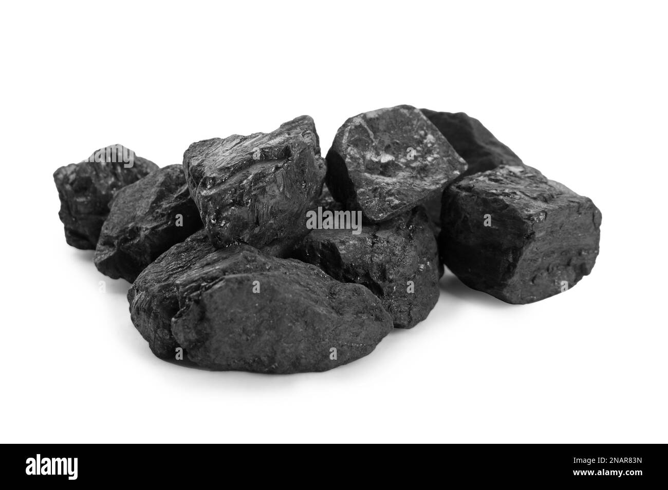 Morceaux de charbon isolés sur blanc. Dépôts minéraux Banque D'Images