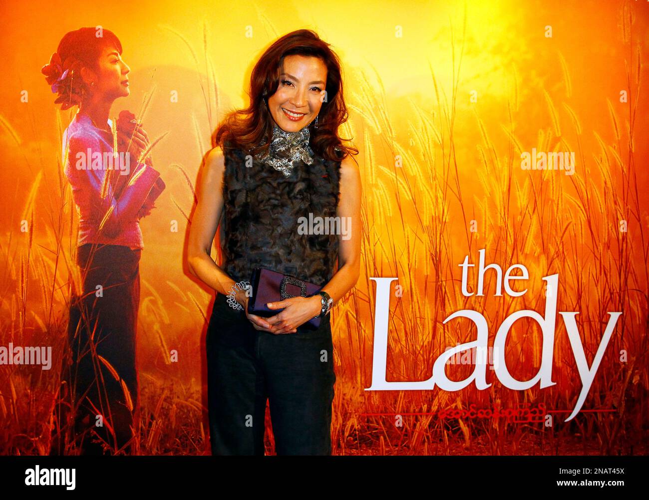 Actress Michele Yeoh arrives for the screening of "The Lady" of French Director Luc Besson in Paris, Tuesday, Nov. 22, 2011. "The Lady" is inspired by the story of Burmese pro-democracy activist, leader and political prisoner Aung San Suu Kyi and the tenacious long-distance bond she maintained with her British husband, Michael Aris performed by actor David Thewlis while under house arrest for over a decade. (AP Photo/Francois Mori) Banque D'Images
