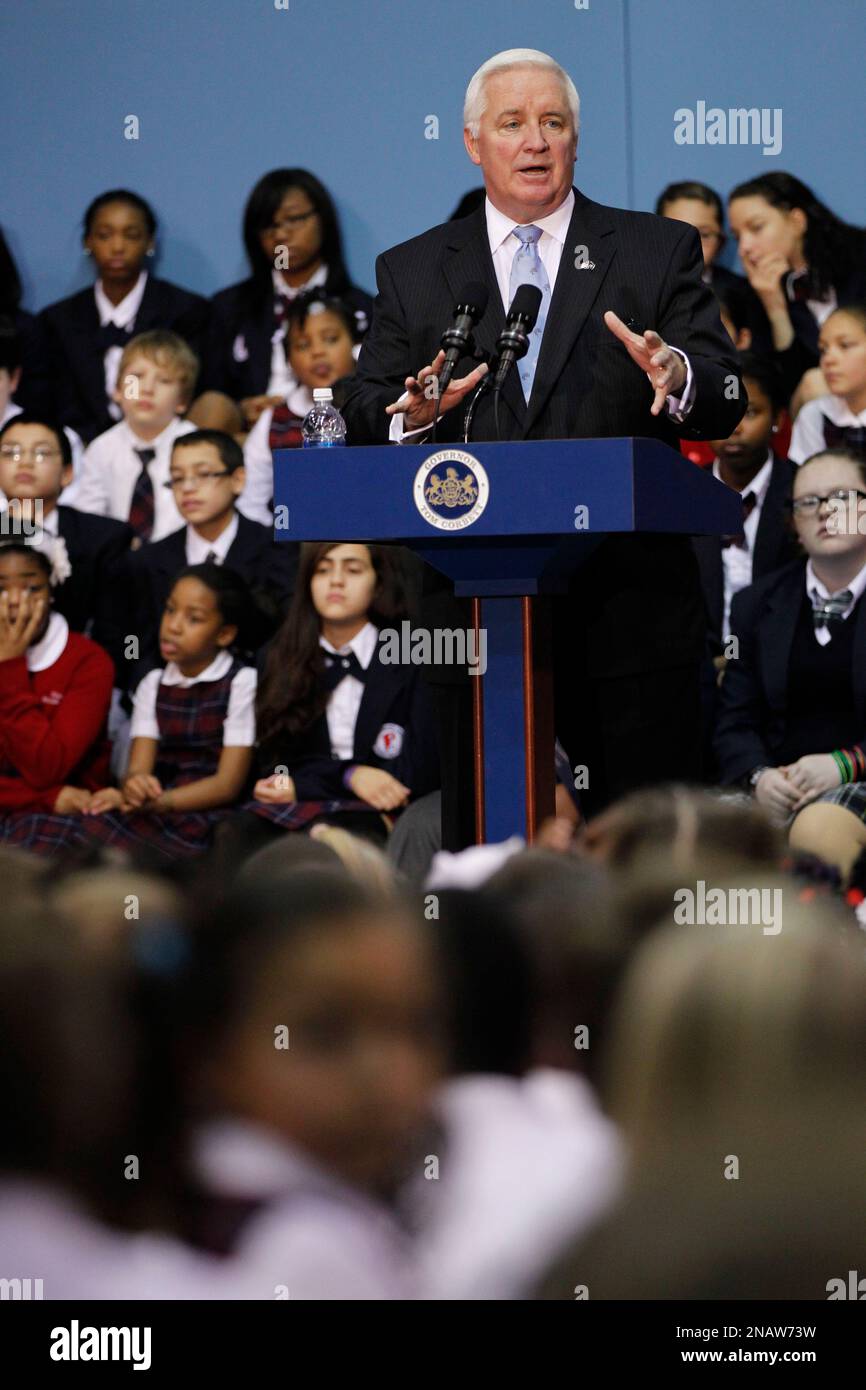 Pennsylvania Gov. Tom Corbett makes remarks during a rally in support of education reform at the First Philadelphia Preparatory Charter School Wednesday, Nov. 16, 2011, in Philadelphia. (AP Photo/Matt Rourke) Banque D'Images