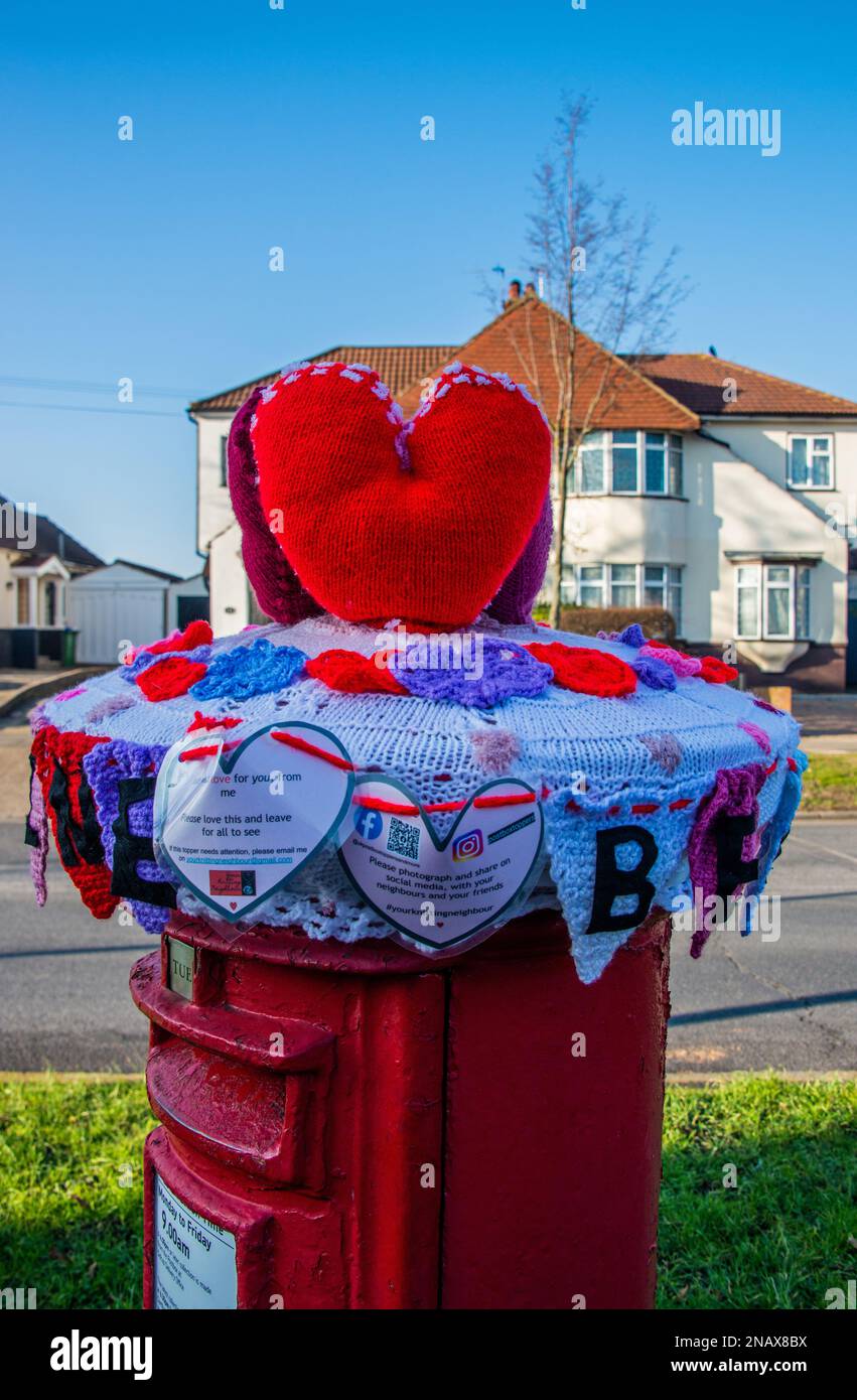 Un travail de crochet public créatif avec un thème de la Saint-Valentin Banque D'Images