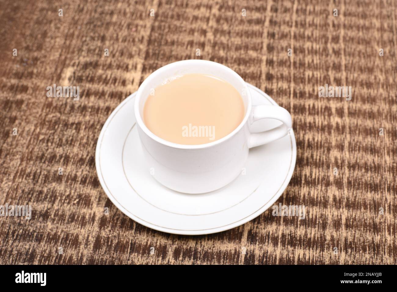 Une tasse de café blanc sur une soucoupe Banque D'Images