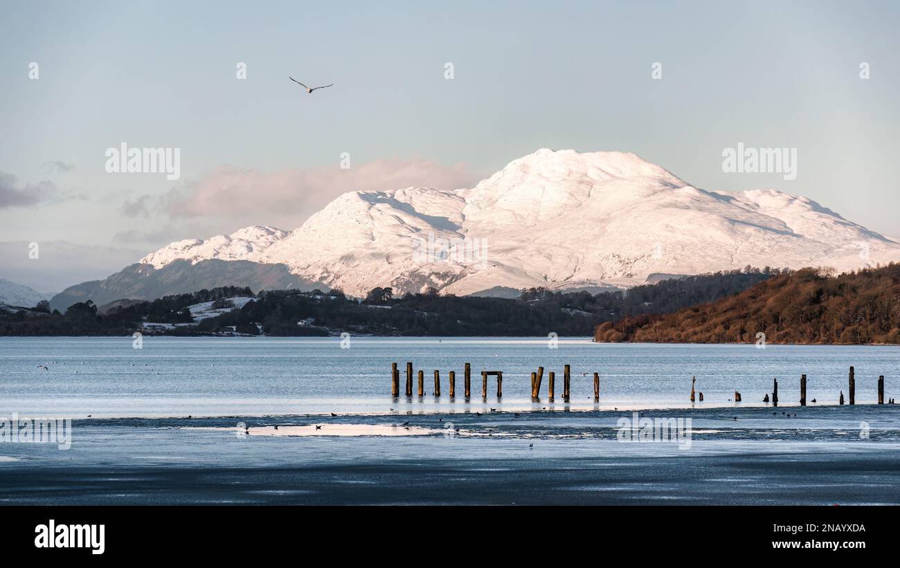 Le Loch Lomond avec Ben Lomond en arrière-plan est un véritable paradis hivernal Banque D'Images